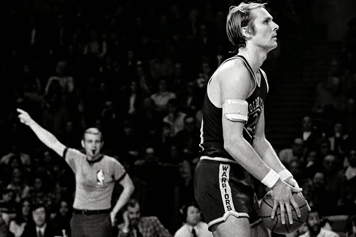 Rick Barry, la leyenda de los Warriors que revolucionó el lanzamiento