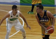 Dos locales y un visitante