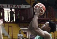 Atenas volvió a sumar de local