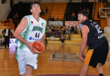 Atenas ganó su primer juego en la ruta
