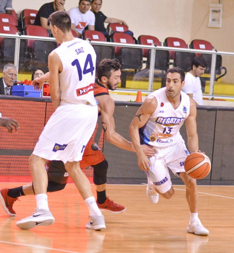 Regatas volvió a ganar el clásico y pasó de ronda