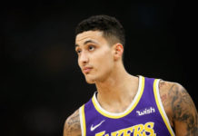 ¡Kuzma sobre la chicharra!