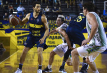 Boca cortó la mala racha venciendo a Atenas