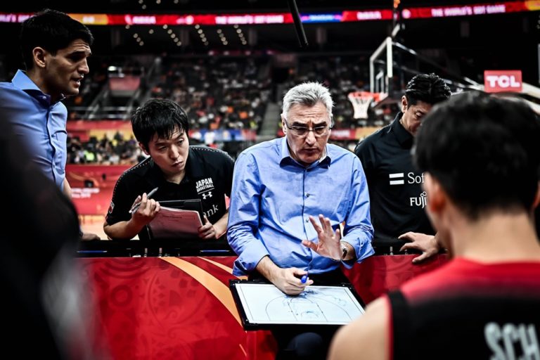 Grupo O: Dura derrota para el Japón de Lamas