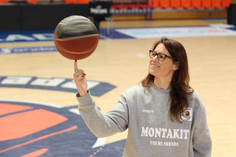 «Me extraña que Argentina no haya desarrollado el básquet femenino»