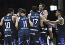 Argentino paró a Obras y celebró su primera victoria