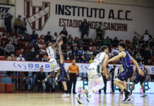 Con un triple imposible, Atenas venció a Regatas