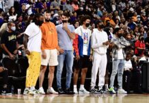 Los Phoenix Suns alentando a las Mercury en las finales de la WNBA