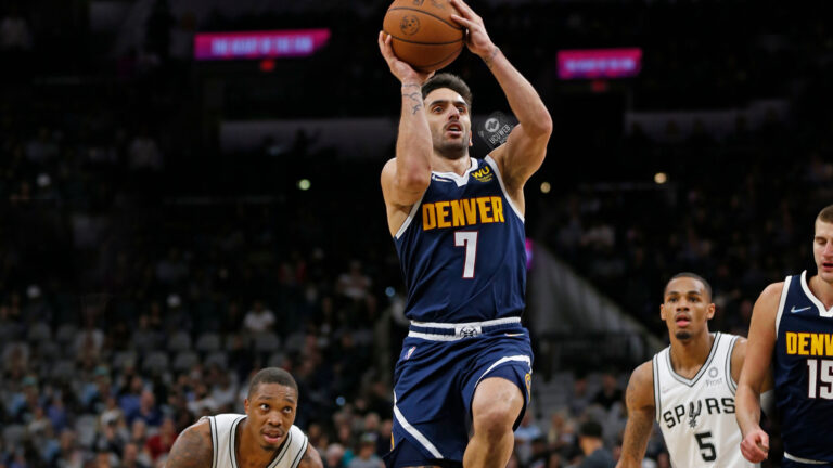 Un irregular Denver no pudo con los Spurs