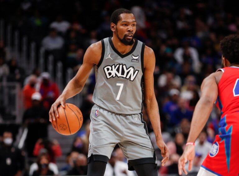 Un Kevin Durant infernal anota 51 puntos