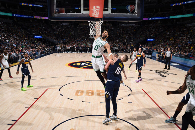 Paliza a domicilio de Boston sobre los Nuggets