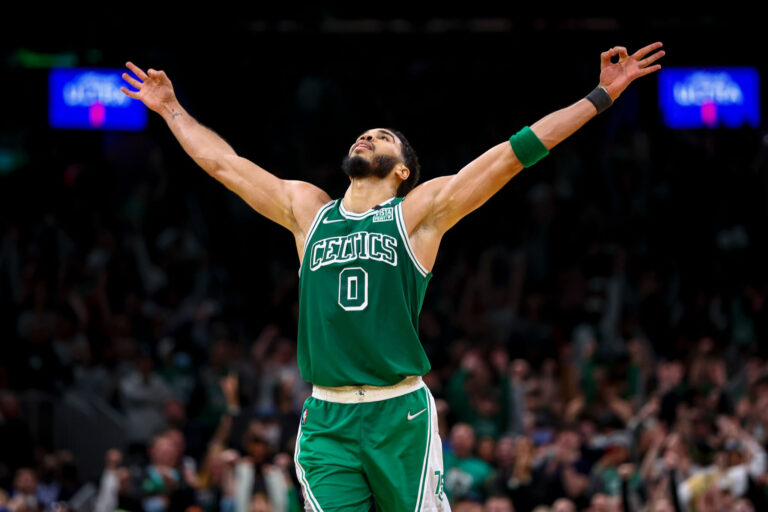 Dominio total de Tatum con 54 puntos ante los Nets