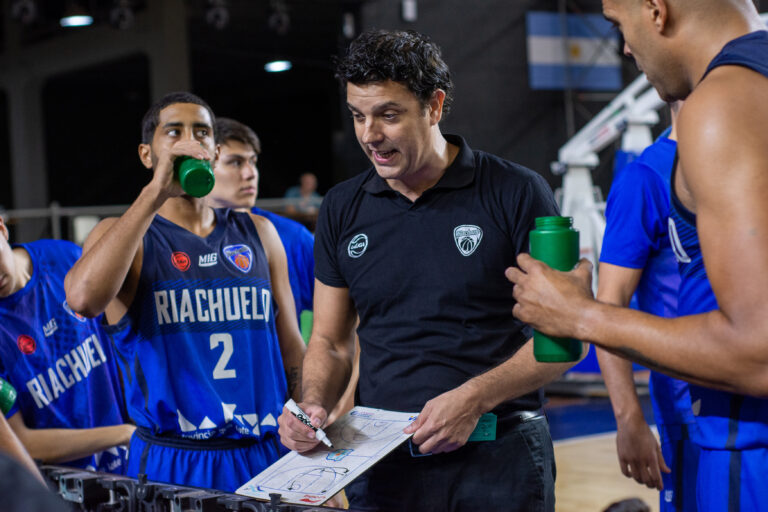 Daniel Farabello: «Más allá de que jugamos muy mal tiene mérito la defensa que plantearon»