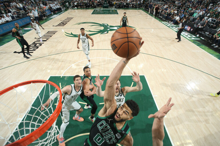 Con 30 de Horford y Tatum, Boston empató la serie