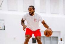 Kawhi Leonard no descansa en su recuperación