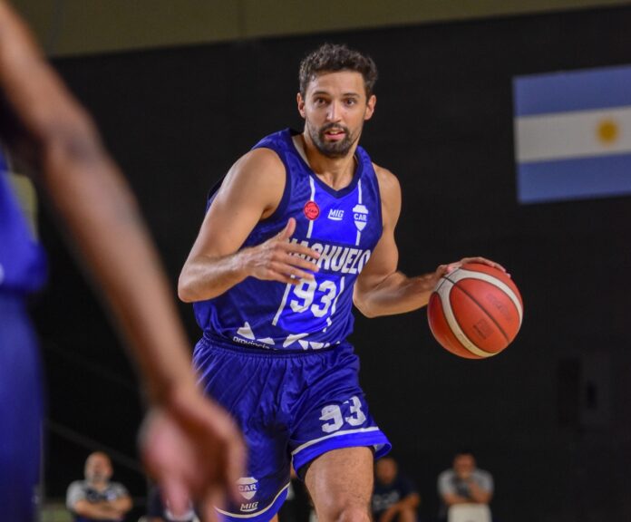 Riachuelo derrotó a Regatas con buen partido de Fierro.