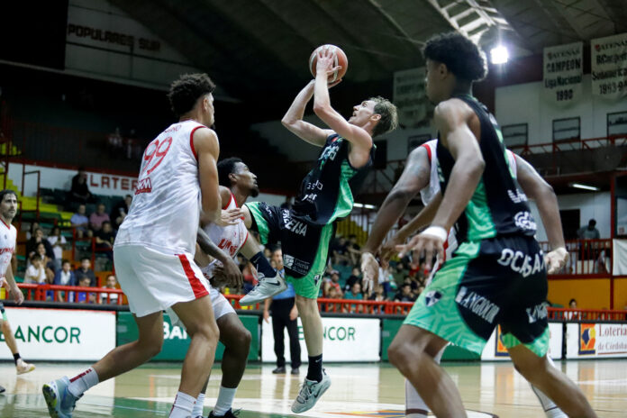Atenas le ganó a Unión