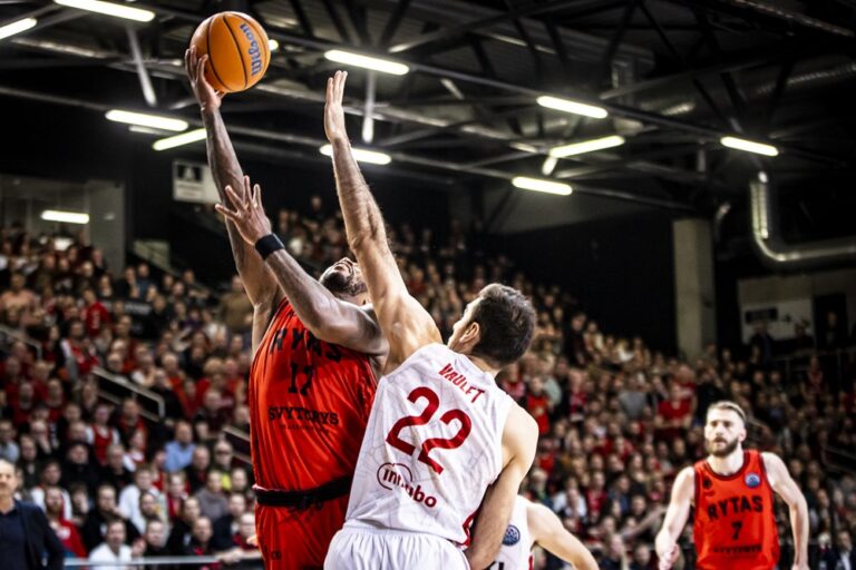 Manresa no pudo con el Rytas por la BCL.