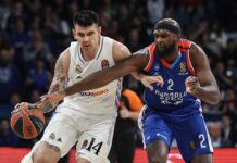 El Efes derrotó al Real Madrid El Anadolu Efes derrotó al Real Madrid en la Euroleague