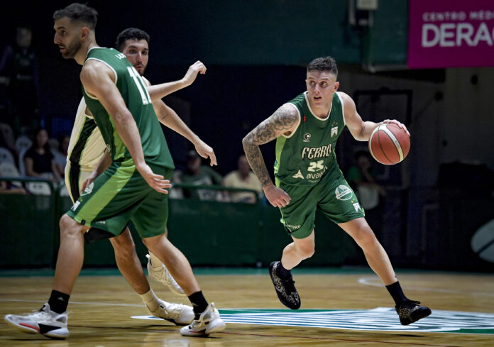 Ferro venció a Atenas en el Etchart.
