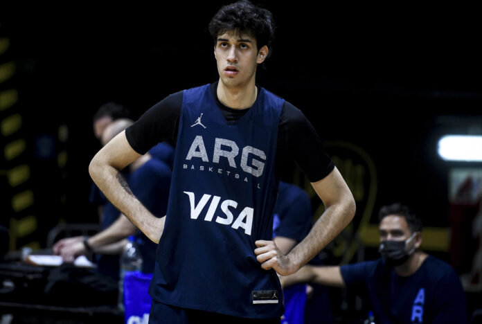 Foto: Prensa CAB Juan Fernández se presentó al NBA Draft.
