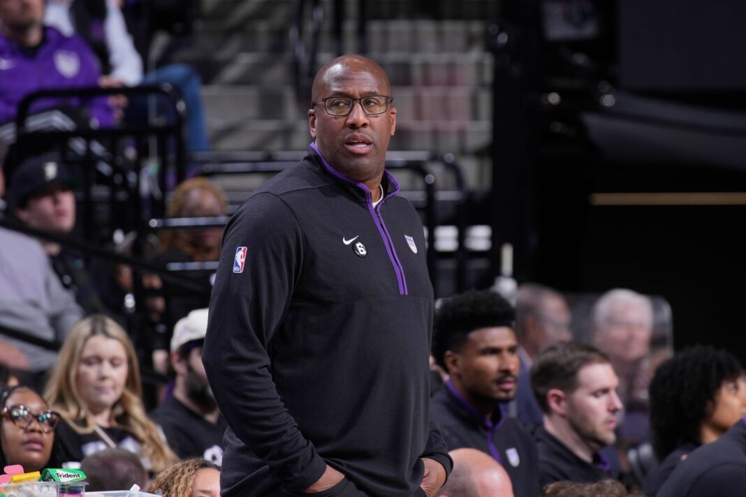 Mike Brown, el entrenador del año en la NBA.