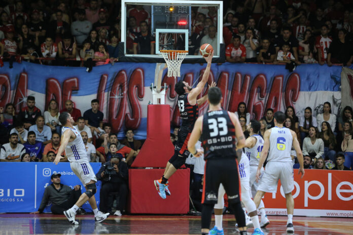 Instituto ganó el primer juego de semifinales. Instituto ganó el primer juego de semifinales.
