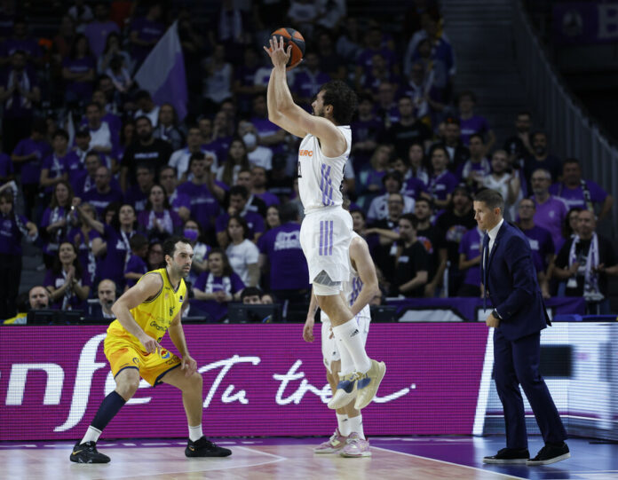 Real Madrid ganó el juego 1 ante Gran Canaria. Real Madrid ganó el juego 1 ante Gran Canaria.