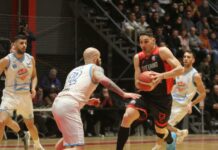 Zárate Basket dio el primer golpe