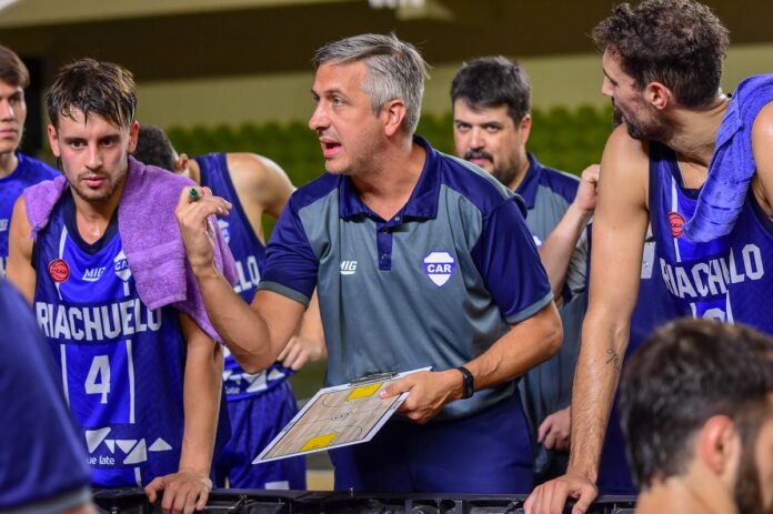 González continuará en Riachuelo