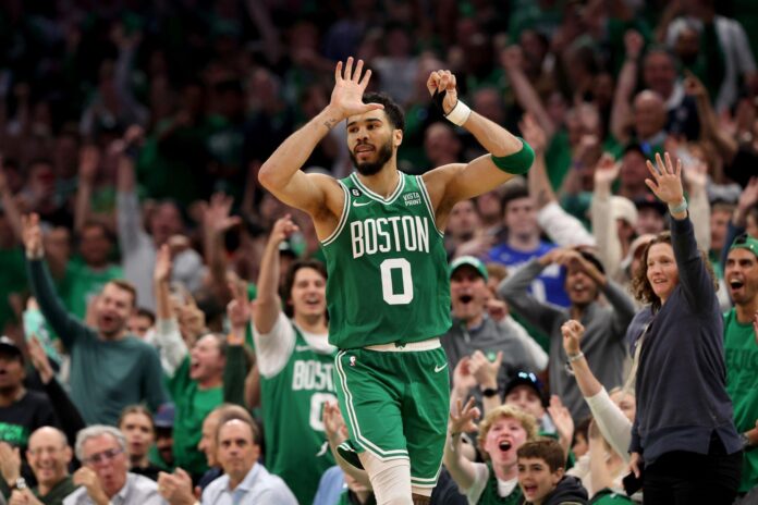 Tatum metió 51 puntos en una noche histórica de la NBA.