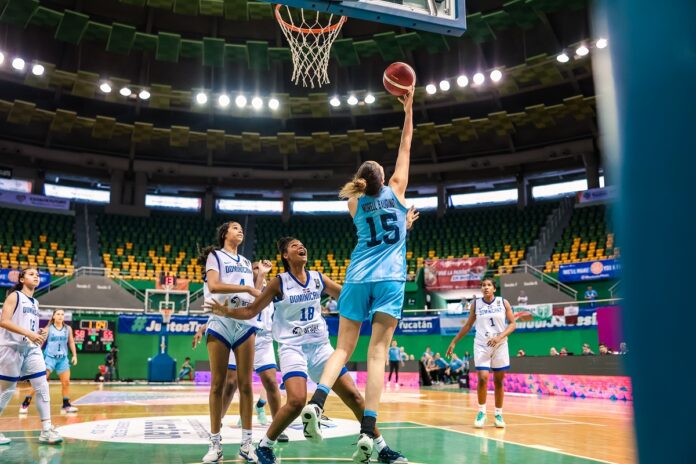 Argentina venció a Dominicana en el debut