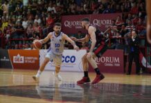 Balbi: ¡¿Para qué la tiré?! Foto: Twitter Boca Básquet | @basquetbocajrs