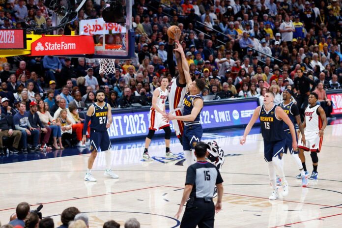 Miami Heat venció a Denver Nuggets. Miami Heat venció a Denver Nuggets.
