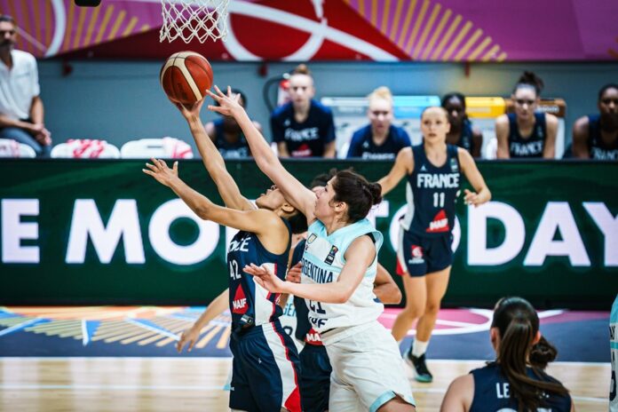 Argentina perdió ante Francia en el debut del mundial.