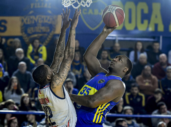 Raven Barber sigue en Boca