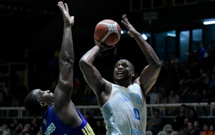 Oberá confirmó a Charles Mitchell