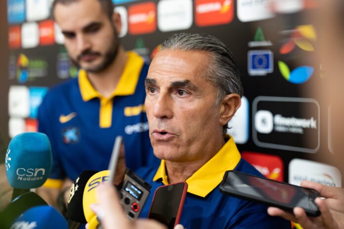 Scariolo y Rudy respaldan la decisión de Ricky: "Tenemos que estar cerca de él" El seleccionador Sergio Scariolo atiende a los medios tras el entrenamiento de la selección masculina de baloncesto en el Training Center Higuerón, en Fuengirola (Málaga), este lunes. EFE/Carlos Díaz
