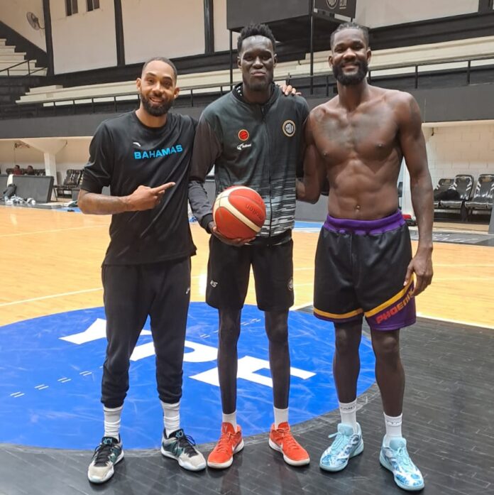 Bahamas entrena con los cuatro NBA