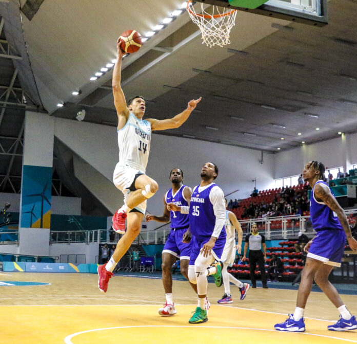Argentina ganó y clasificó a semifinales. Argentina ganó y clasificó a semifinales.
