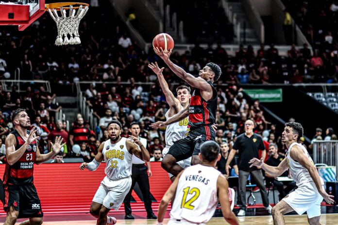 Flamengo le ganó a Obras