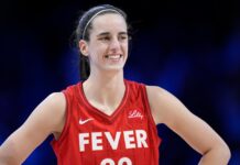 Noche histórica de Caitlin Clark: récord de asistencias en la derrota de las Fever Caitlin Clark sonríe tras el nuevo récord en la WNBA.