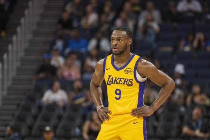 Bronny James, el 55° pick del Draft 2024, en acción en la Summer League 2024 de California.