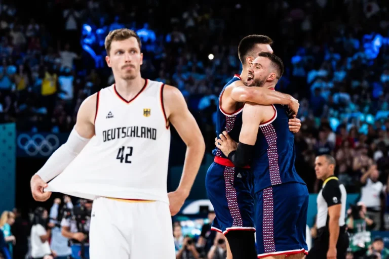Serbia festeja tras el triunfo sobre Alemania.