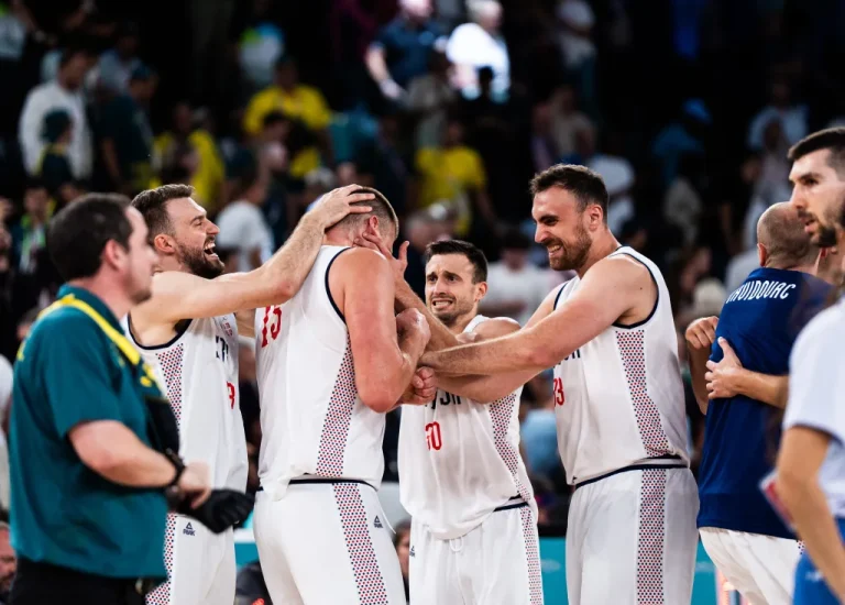 Serbia le ganó a Australia y se metió en las semifinales de París 2024.