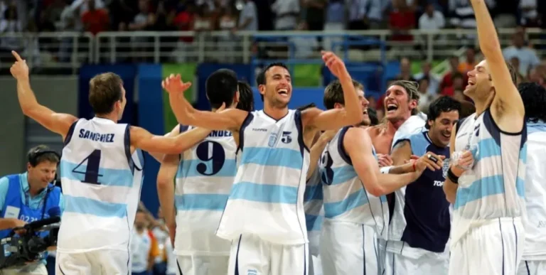 Argentina festeja la obtención de la medalla en Atenas 2004.
