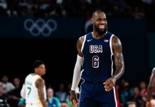 Estados Unidos no tuvo problemas con Brasil y se metió en semifinales LeBron James sonríe tras la victoria de Estados Unidos sobre Brasil.