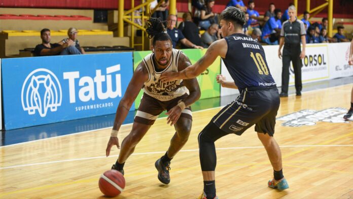Platense arrancó con victoria