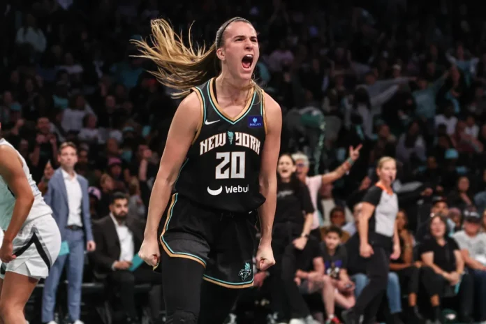 2024-10-02T003651Z_574439242_MT1USATODAY24376959_RTRMADP_3_WNBA-PLAYOFFS-LAS-VEGAS-ACES-AT-NEW-YORK-LIBERTY Sabrina Ionescu, la líder del triunfo de las Liberty.