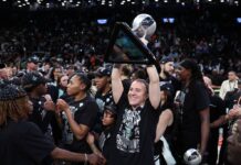 Las Liberty fueron campeonas de la WNBA: ¿cómo quedó la tabla histórica? Sabrina Ionescu levanta el trofeo de campeonas de la WNBA.